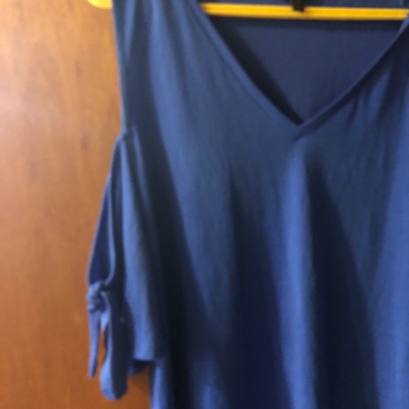 Banana Republic open shoulder t-shirt - Picture 2 of 6